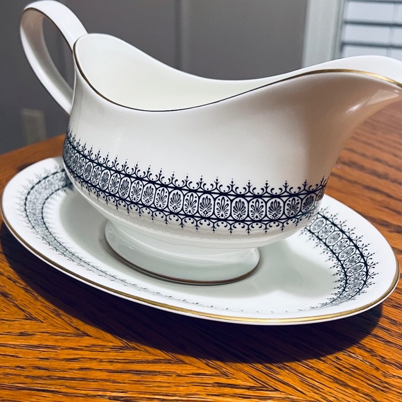 Wedgewood “Astor “ Black On White Gravy Boat & Underplate Bone China Sauce Bo - Picture 6 of 12